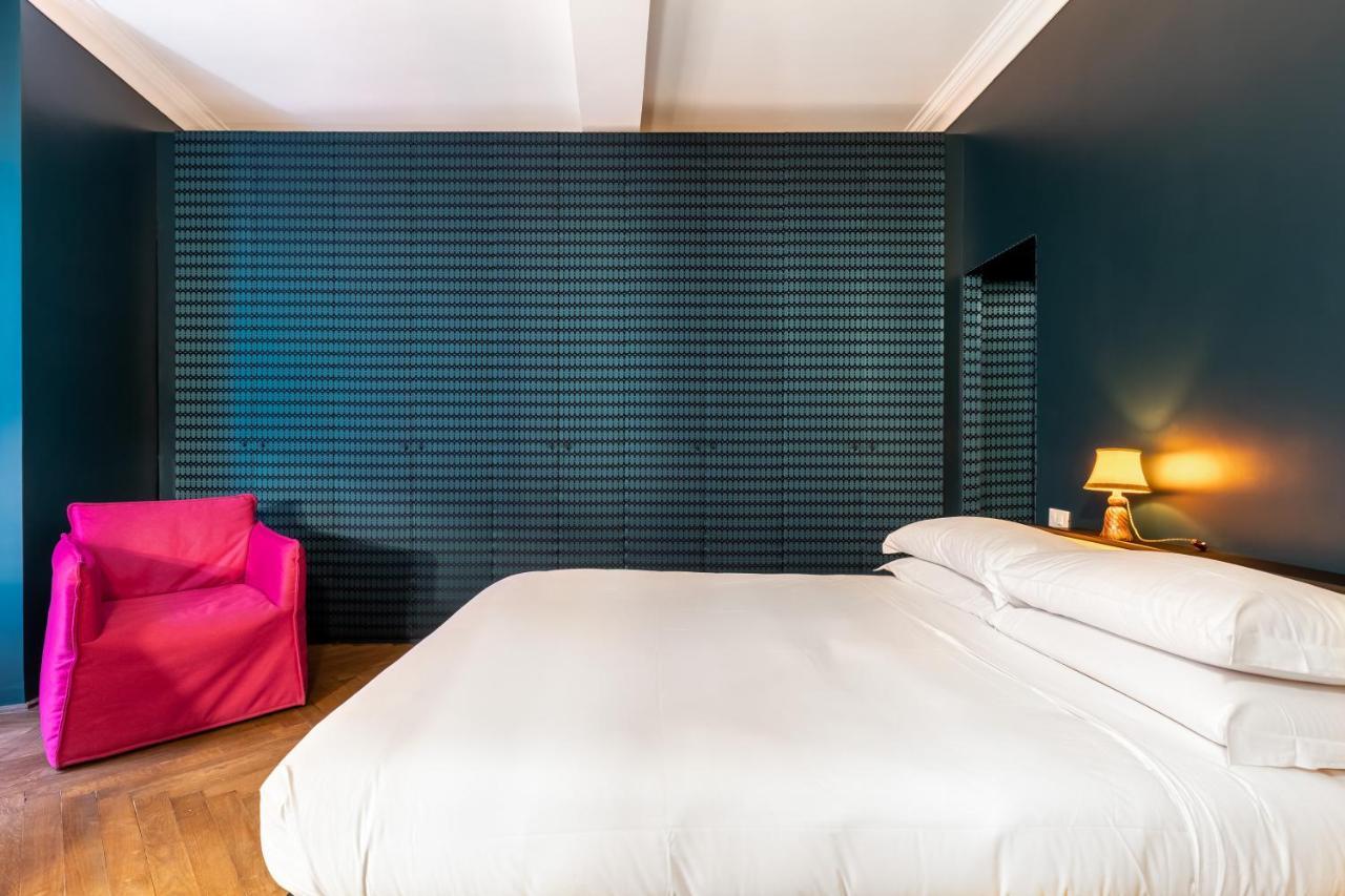 Chic And Style In Historical Via Giulia Appartement *